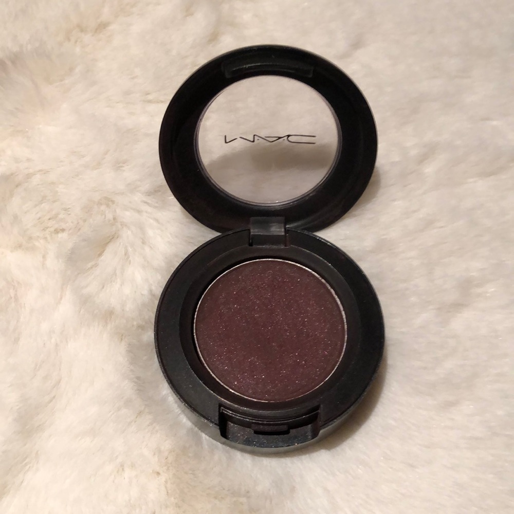 **SOLD**MAC Cosmetics SKETCH velvet Eyeshadow